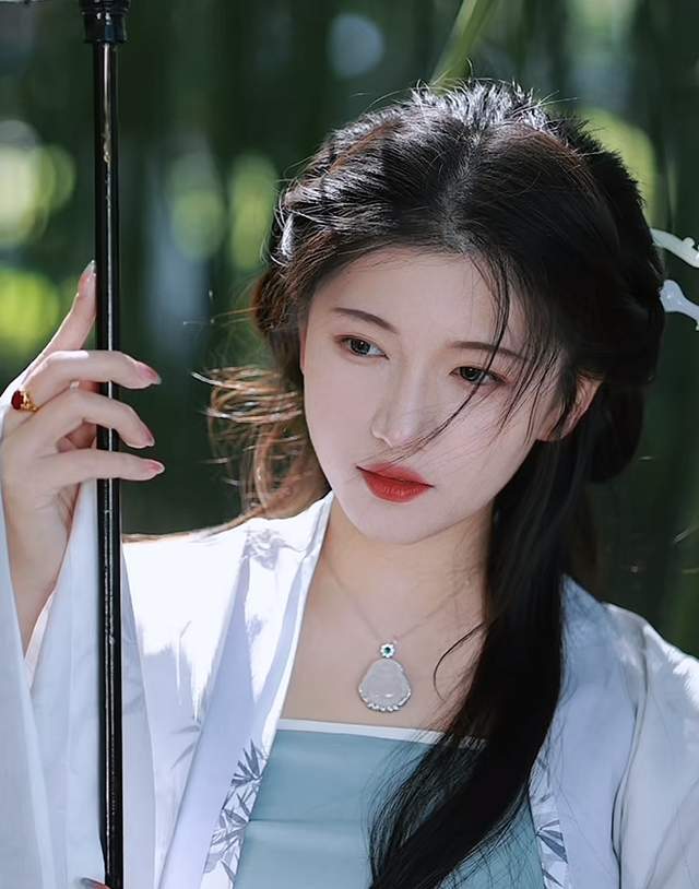 网红阿桃遭老公闺蜜背叛:婚房出轨直言享受出轨快感
