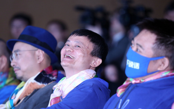 文章出轨叫板媒体底气何在?家庭公关人脉齐上阵