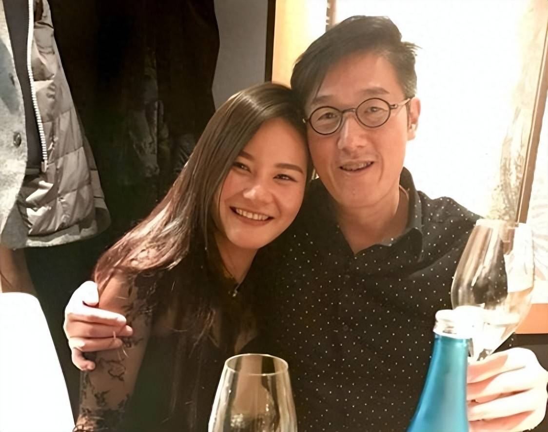 67岁港商与网红婚外情9年,5年4胎原配不知