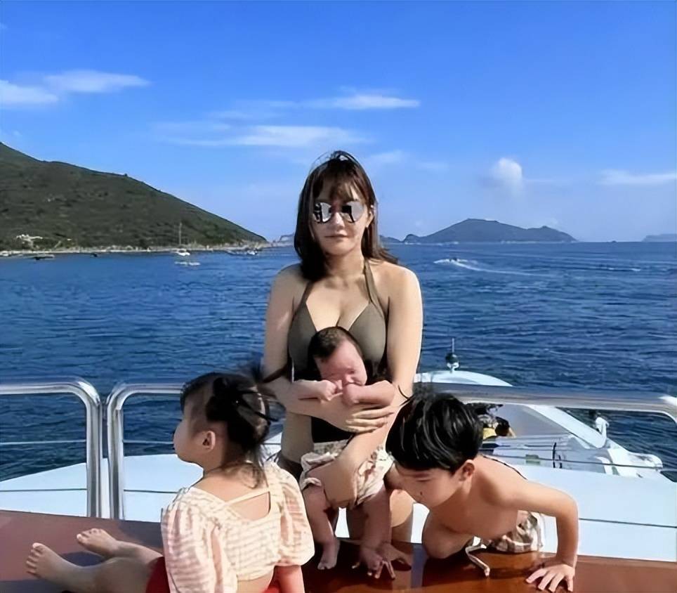67岁港商与网红婚外情9年,5年4胎原配不知