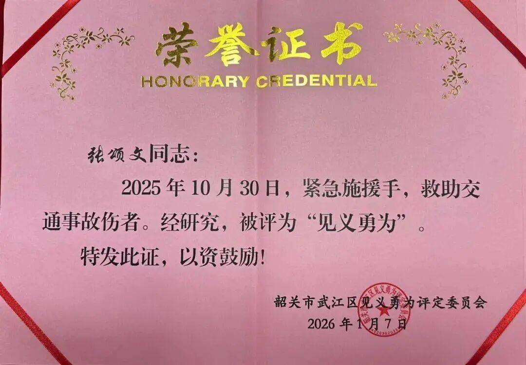 1天4瓜全离谱:国外生子、视频道歉、怀双胎