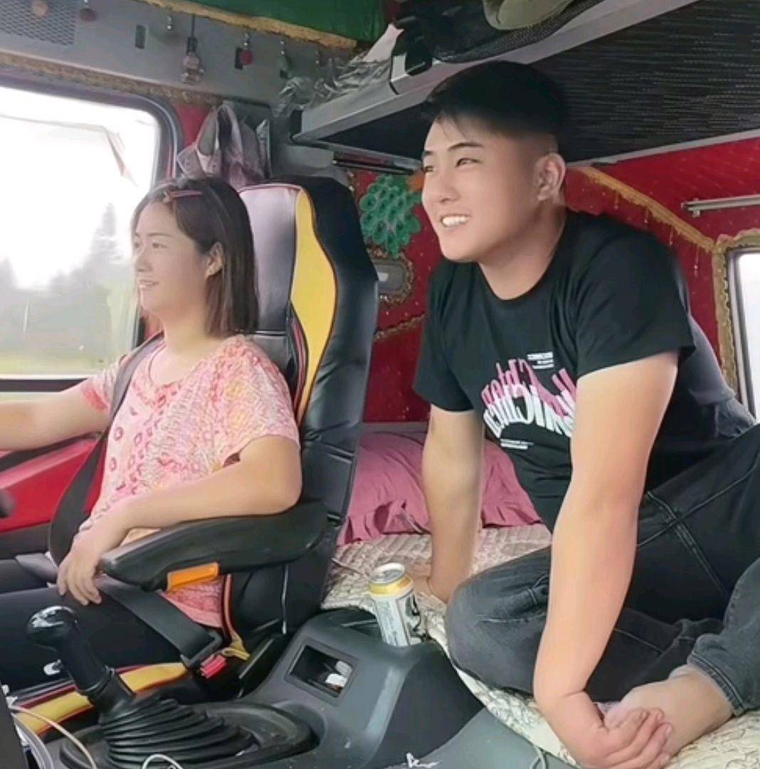 95后网红卡友啊蛋自曝婚变 妻子出轨两男