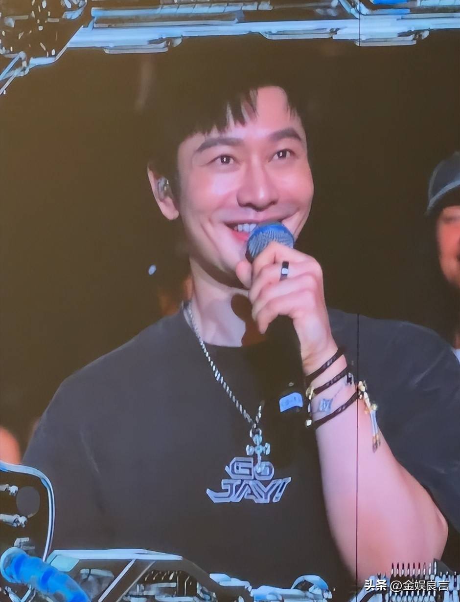 黄晓明夸昆凌温柔引讨论 网友对比杨颖热议