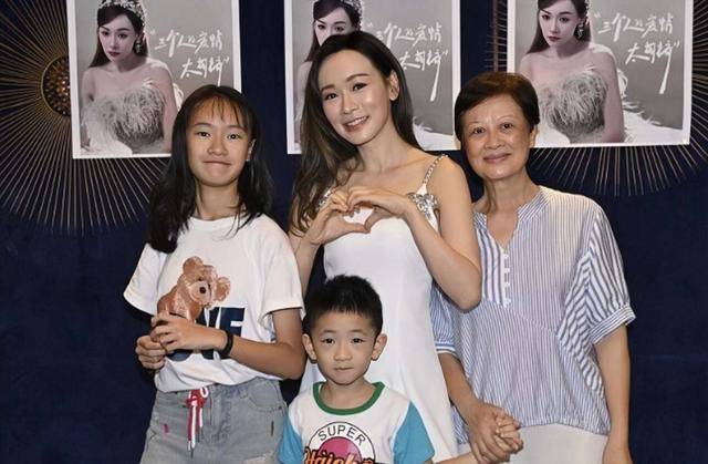 从撒谎传闻到单亲妈妈:香港女星熬夜直播