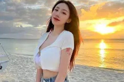 胡红梅：爱穿旗袍的副校长因抄袭跌下神坛
