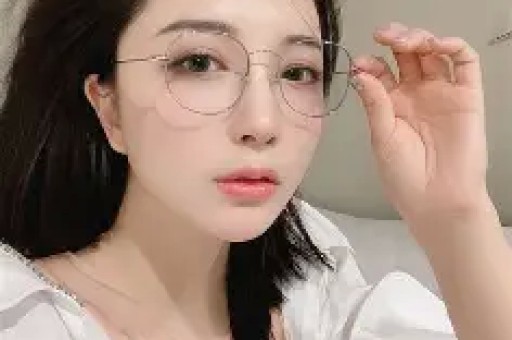 吃着红利崇尚海外?网红小易翻车不冤