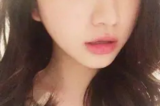 女演员深夜KTV陪酒形象反差,网友直呼反差太大