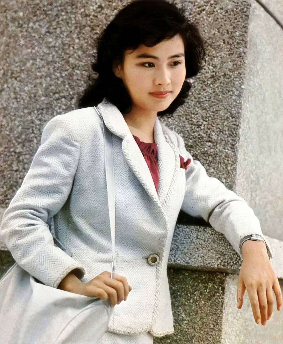 唏嘘！四位女星婚姻悲剧：出轨反咬含恨终