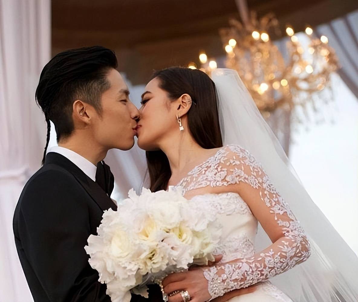 离谱!1个月4瓜:二婚起诉恋爱脑韩红道歉