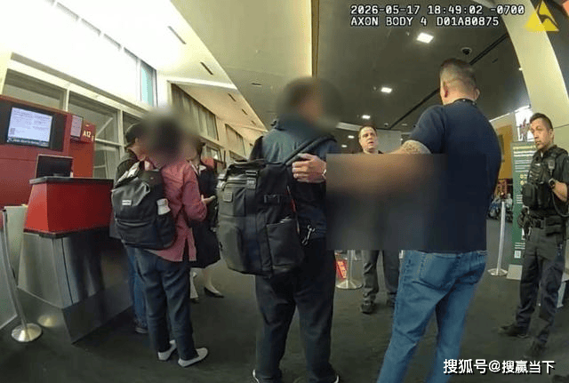 年长乘客大闹航班致改降 同行家属怒怼服务差