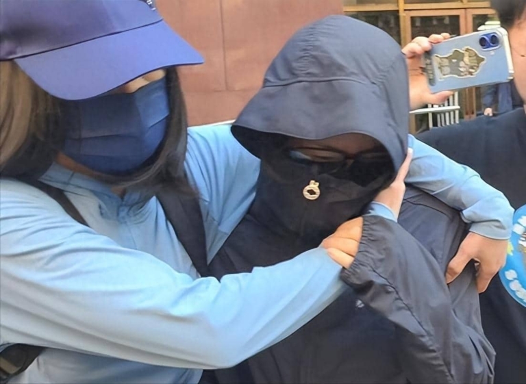 澳洲男生被投毒送进ICU，母亲在衣柜翻出老鼠药